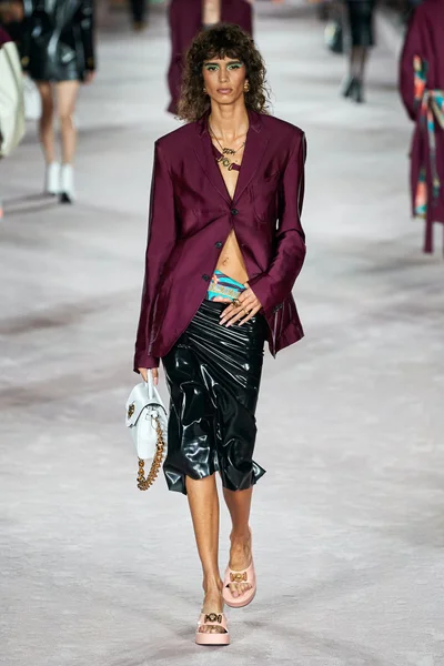 Look 18